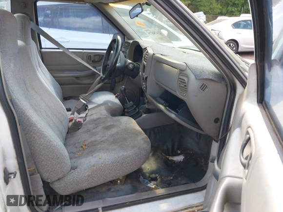1998 Isuzu Hombre S z VIN 1GGCS1445W8651918, wystawiony jako IAAI lot #42424879 z przebiegiem Nie podano mil oraz . Historia ofert i sprzedaży dostępna na DreamBid. Obrazek 5.