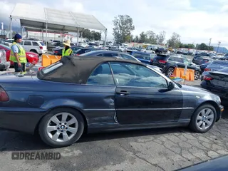 2006 BMW 3 Series 325Ci with VIN WBABW33406PX87925, listed as a IAAI auction lot 41524395 with 176,123 mi miles. Bid and sale history available at carsss.com. Image 13.