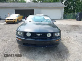 2007 Ford Mustang GT Deluxe with VIN 1ZVFT82H275230619, listed as a IAAI auction lot 42478109 with 129,201 mi miles and . Bid and sale history available at DreamBid. Image 13.