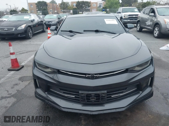 2017 Chevrolet Camaro 1LT z VIN 1G1FB1RX5H0216019, wystawiony jako IAAI lot #41881997 z przebiegiem 84 505 mil mil oraz . Historia ofert i sprzedaży dostępna na DreamBid. Obrazek 12.