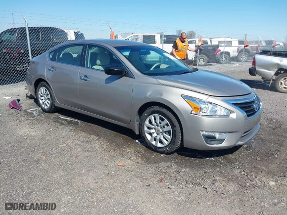 2015 Nissan Altima 2.5 with VIN 1N4AL3AP8FN341267, listed as a IAAI auction lot 41804785 with 140,004 mi miles. Bid and sale history available at carsss.com. Image 1.