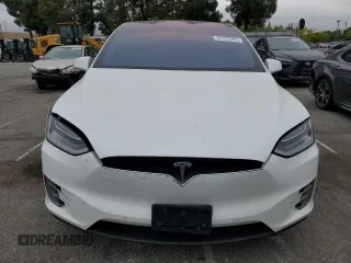 2016 Tesla Model X 70D z VIN 5YJXCAE2XGF003344, wystawiony jako Copart lot #53123305 z przebiegiem 126 052 mil mil oraz Szkody całkowita. Historia ofert i sprzedaży dostępna na DreamBid. Obrazek 5.