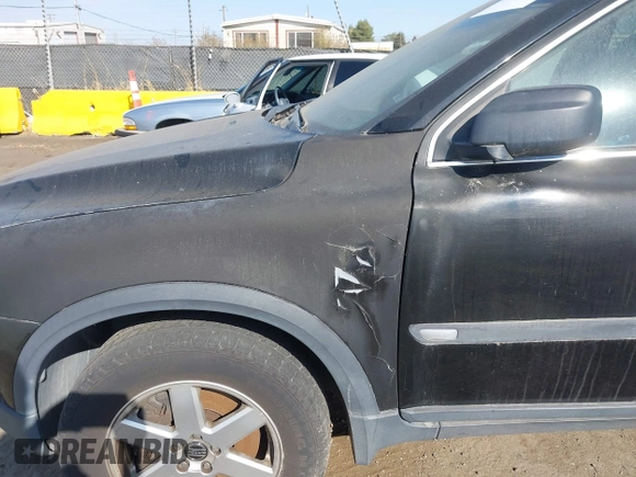 2006 Volvo XC90 2.5L Turbo with VIN YV4CY592461304715, listed as a IAAI auction lot 40384200 with 124,396 mi miles. Bid and sale history available at carsss.com. Image 6.
