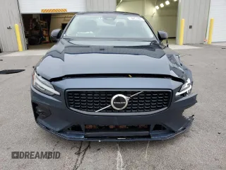2025 Volvo S60 Core with VIN 7JRL12GJ3SG364543, listed as a Copart auction lot 87546215 with 9,029 mi miles and Clean Title. Bid and sale history available at carsss.com. Image 5.