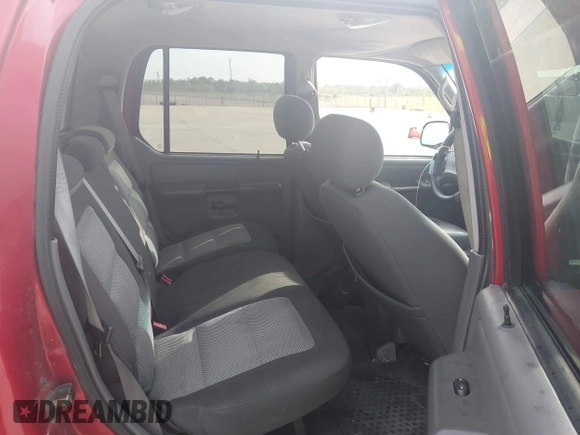 2005 Ford Explorer Sport Trac XLS z VIN 1FMZU67K75UB18726, wystawiony jako IAAI lot #42519773 z przebiegiem 175 998 mil mil oraz . Historia ofert i sprzedaży dostępna na DreamBid. Obrazek 8.