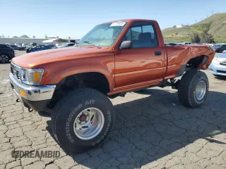 1989 Toyota Pickup DX с VIN JT4RN01P4K4015407, выставлен на аукционе Copart как лот 51778955 с пробегом 267 021 миль миль и Списание • Salvage title. История ставок и продаж доступна на DreamBid. Изображение 1.