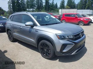 2022 Volkswagen Taos SE z VIN 3VVLX7B24NM090940, wystawiony jako IAAI lot #42484525 z przebiegiem 50 362 mil mil oraz . Historia ofert i sprzedaży dostępna na DreamBid. Obrazek 1.