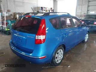 2010 Hyundai Elantra Touring SE with VIN KMHDC8AE8AU077884, listed as a IAAI auction lot 41833566 with 192,421 mi miles. Bid and sale history available at carsss.com. Image 4.