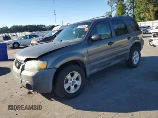 2005 Ford Escape XLT with VIN 1FMCU93105KA96729, listed as a Copart auction lot 75553354 with 220,081 mi miles and Salvage Title. Bid and sale history available at carsss.com. Image 1.