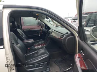 2007 Cadillac Escalade ESV с VIN 1GYFK66847R416492, выставлен на аукционе IAAI как лот 42285359 с пробегом 226 787 миль миль и . История ставок и продаж доступна на DreamBid. Изображение 5.