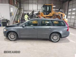2010 Volvo V50 with VIN YV1382MW4A2521366, listed as a IAAI auction lot 41355960 with 242,749 mi miles. Bid and sale history available at carsss.com. Image 14.