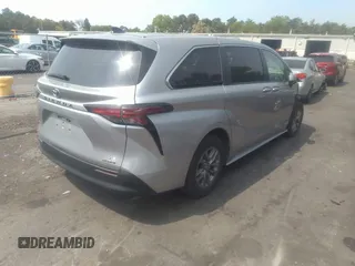 2021 Toyota Sienna LE with VIN 5TDKRKEC3MS029220, listed as a IAAI auction lot 36679138 with 60,424 mi miles. Bid and sale history available at carsss.com. Image 4.