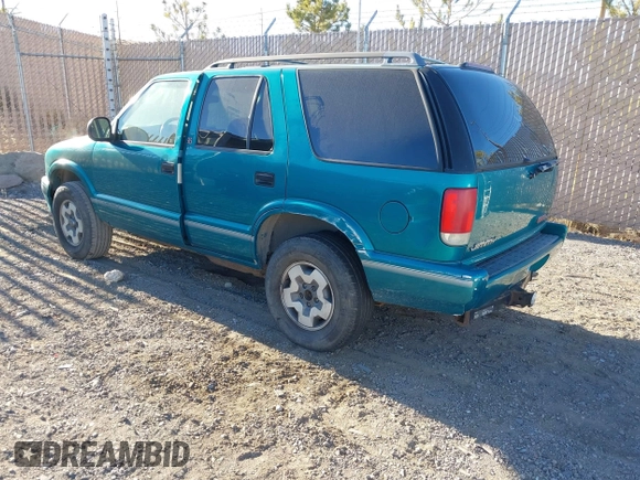 1996 GMC Jimmy SL z VIN 1GKDT13W6T2505181, wystawiony jako IAAI lot #41392669 z przebiegiem 213 728 mil mil oraz . Historia ofert i sprzedaży dostępna na DreamBid. Obrazek 3.