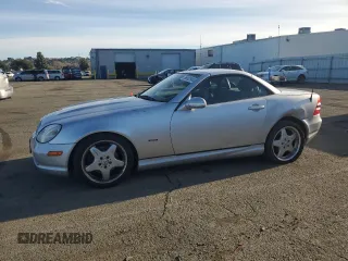2001 Mercedes-Benz SLK-Class with VIN WDBKK65F81F229185, listed as a Copart auction lot 86902904 with 111,171 mi miles and Salvage Title. Bid and sale history available at carsss.com. Image 1.