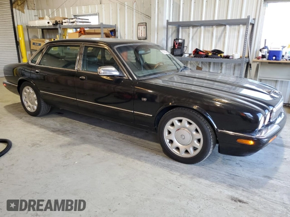 2001 Jaguar XJ with VIN SAJDA25B01MF26440, listed as a Copart auction lot 83933224 with 124,873 mi miles and Clean Title. Bid and sale history available at DreamBid. Image 4.