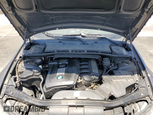 2008 BMW 3 Series 328xi z VIN WBAVT73598FZ38078, wystawiony jako Copart lot #56104865 z przebiegiem 100 979 mil mil oraz Szkoda całkowita • Salvage title. Historia ofert i sprzedaży dostępna na DreamBid. Obrazek 11.