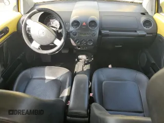 2010 Volkswagen New Beetle Coupe with VIN 3VWPG3AG5AM014477, listed as a Copart auction lot 72705134 with 132,244 mi miles and Salvage Title. Bid and sale history available at carsss.com. Image 8.
