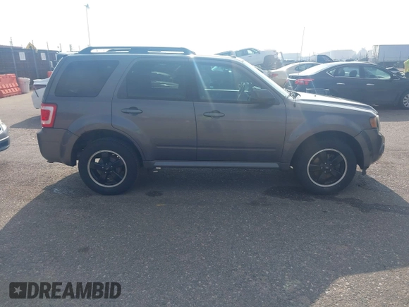 2011 Ford Escape XLT с VIN 1FMCU9D78BKC39019, выставлен на аукционе IAAI как лот 41903813 с пробегом 226 401 миль миль и . История ставок и продаж доступна на DreamBid. Изображение 13.