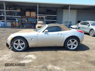 2007 Pontiac Solstice z VIN 1G2MB35B37Y137084, wystawiony jako IAAI lot #41751483 z przebiegiem 68 241 mil mil oraz . Historia ofert i sprzedaży dostępna na DreamBid. Obrazek 15.