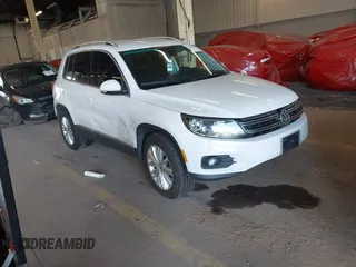 2012 Volkswagen Tiguan S z VIN WVGBV7AXXCW572690, wystawiony jako IAAI lot #42074464 z przebiegiem 133 049 mil mil oraz . Historia ofert i sprzedaży dostępna na DreamBid. Obrazek 1.
