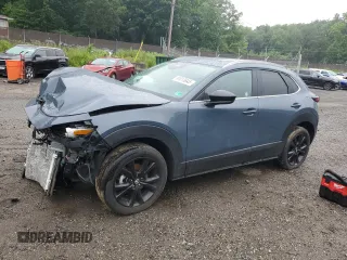 2025 Mazda CX-30 S Carbon Edition z VIN 3MVDMBCM9SM800942, wystawiony jako Copart lot #61013845 z przebiegiem 6 282 mil mil oraz Nie do naprawy • Non repairable. Historia ofert i sprzedaży dostępna na DreamBid. Obrazek 1.