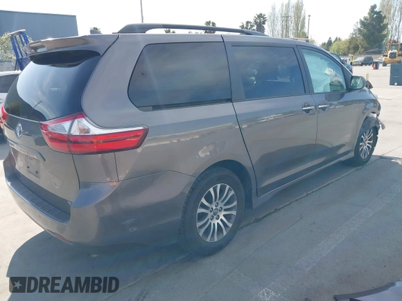 2018 Toyota Sienna XLE Auto Access Seat with VIN 5TDYZ3DC7JS934752, listed as a IAAI auction lot 41982268 with 60,225 mi miles. Bid and sale history available at carsss.com. Image 4.