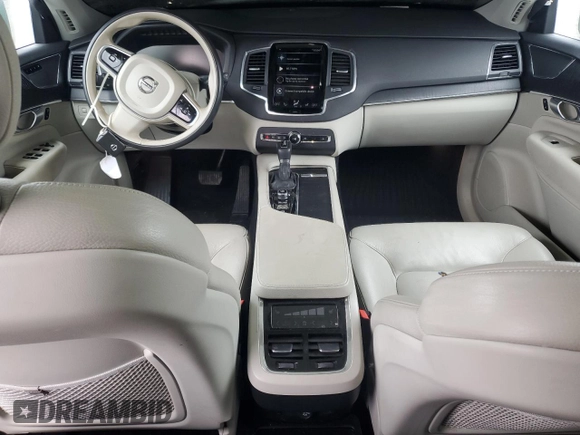 2020 Volvo XC90 Momentum with VIN YV4A221K4L1559282, listed as a Copart auction lot 84145804 with 39,870 mi miles and Salvage Title. Bid and sale history available at DreamBid. Image 8.