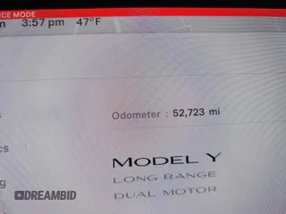 2022 Tesla Model Y Long Range z VIN 7SAYGDEE3NF358487, wystawiony jako IAAI lot #42036969 z przebiegiem 52 723 mil mil oraz . Historia ofert i sprzedaży dostępna na DreamBid. Obrazek 15.