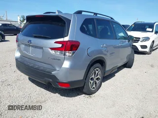 2021 Subaru Forester Premium with VIN JF2SKAJC8MH522840, listed as a IAAI auction lot 42059672 with 76,698 mi miles. Bid and sale history available at carsss.com. Image 4.