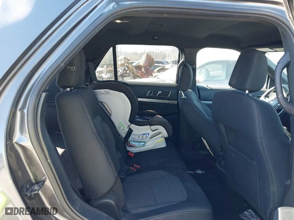 2019 Ford Explorer XLT with VIN 1FM5K7D89KGA32556, listed as a IAAI auction lot 41699226 with 69,938 mi miles. Bid and sale history available at carsss.com. Image 8.