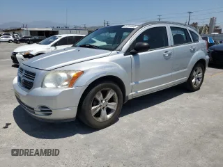 2010 Dodge Caliber SXT z VIN 1B3CB4HA5AD664530, wystawiony jako Copart lot #61781645 z przebiegiem 124 665 mil mil oraz Czysty tytuł • Clean title. Historia ofert i sprzedaży dostępna na DreamBid. Obrazek 1.