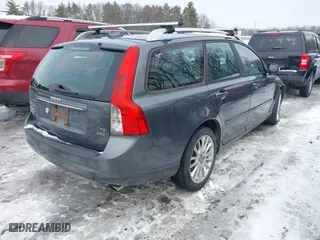 2008 Volvo V50 2.5T R-Design with VIN YV1MJ672682396325, listed as a IAAI auction lot 41456223 with 100,255 mi miles. Bid and sale history available at carsss.com. Image 4.