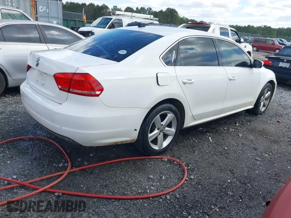 2013 Volkswagen Passat SE w/Sunroof & Nav with VIN 1VWBP7A36DC084901, listed as a IAAI auction lot 41937719 with 255,125 mi miles. Bid and sale history available at carsss.com. Image 4.
