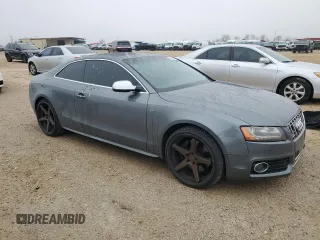 2012 Audi S5 Premium Plus z VIN WAUCVAFRXCA005177, wystawiony jako Copart lot #42574225 z przebiegiem 138 876 mil mil oraz Szkoda całkowita • Salvage title. Historia ofert i sprzedaży dostępna na DreamBid. Obrazek 4.