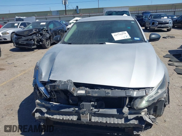 2019 Nissan Altima SR with VIN 1N4BL4CV4KN322487, listed as a IAAI auction lot 41771579 with 163,013 mi miles and . Bid and sale history available at carsss.com. Image 12.