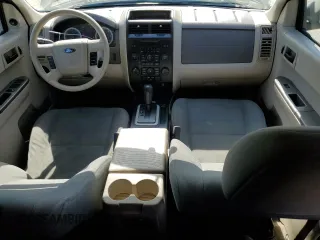 2009 Ford Escape XLS z VIN 1FMCU02729KA14846, wystawiony jako Copart lot #61658205 z przebiegiem 239 852 mil mil oraz Czysty tytuł • Clean title. Historia ofert i sprzedaży dostępna na DreamBid. Obrazek 8.