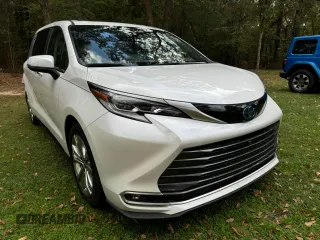 2023 Toyota Sienna Platinum z VIN 5TDERKEC7PS167764, wystawiony jako Copart lot #80591414 z przebiegiem 11 547 mil mil oraz Czysty tytuł • Clean title. Historia ofert i sprzedaży dostępna na DreamBid. Obrazek 1.