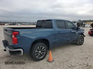 2024 Chevrolet Silverado 1500 LT with VIN 1GCUDDE82RZ256810, listed as a Copart auction lot 86502814 with 9,224 mi miles and Salvage Title. Bid and sale history available at carsss.com. Image 3.