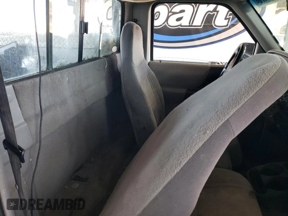 1996 Ford Ranger XL z VIN 1FTCR10A6TUC84491, wystawiony jako Copart lot #58954475 z przebiegiem 218 487 mil mil oraz Czysty tytuł • Clean title. Historia ofert i sprzedaży dostępna na DreamBid. Obrazek 10.