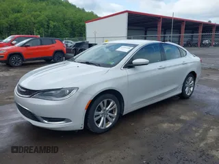 2015 Chrysler 200 Limited z VIN 1C3CCCAB7FN555436, wystawiony jako IAAI lot #42193998 z przebiegiem 126 448 mil mil oraz . Historia ofert i sprzedaży dostępna na DreamBid. Obrazek 2.