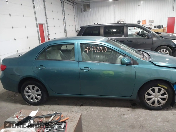 2010 Toyota Corolla z VIN 2T1BU4EE2AC517770, wystawiony jako IAAI lot #40742010 z przebiegiem 152 224 mil mil oraz . Historia ofert i sprzedaży dostępna na DreamBid. Obrazek 13.