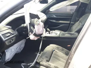 2020 BMW 7 Series 740i z VIN WBA7T2C09LCD15735, wystawiony jako Copart lot #54098325 z przebiegiem Nie podano mil oraz Szkoda całkowita • Salvage title. Historia ofert i sprzedaży dostępna na DreamBid. Obrazek 7.