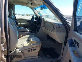 2003 Chevrolet Suburban LT with VIN 1GNEC16Z23J182041, listed as a IAAI auction lot 41731802 with 251,806 mi miles. Bid and sale history available at carsss.com. Image 5.