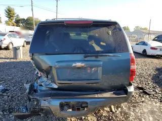 2009 Chevrolet Suburban LT w/1LT with VIN 1GNGC56K39R118135, listed as a Copart auction lot 75713124 with 231,657 mi miles and Salvage Title. Bid and sale history available at carsss.com. Image 6.