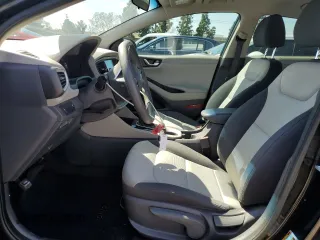 2017 Hyundai Ioniq Blue z VIN KMHC65LC7HU058072, wystawiony jako Copart lot #49851895 z przebiegiem Nie podano mil oraz Szkoda całkowita • Salvage title. Historia ofert i sprzedaży dostępna na DreamBid. Obrazek 7.