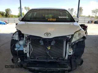 2015 Toyota Sienna Limited z VIN 5TDDK3DC7FS119915, wystawiony jako Copart lot #61974325 z przebiegiem 134 806 mil mil oraz Szkoda całkowita • Salvage title. Historia ofert i sprzedaży dostępna na DreamBid. Obrazek 5.