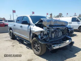 2016 Toyota Tundra SR5 z VIN 5TFEY5F1XGX203622, wystawiony jako IAAI lot #40777894 z przebiegiem 84 128 mil mil oraz . Historia ofert i sprzedaży dostępna na DreamBid. Obrazek 1.