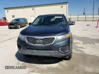2012 Kia Sorento LX z VIN 5XYKT3A12CG241520, wystawiony jako Copart lot #49738575 z przebiegiem 110 486 mil mil oraz Czysty tytuł • Clean title. Historia ofert i sprzedaży dostępna na DreamBid. Obrazek 16.