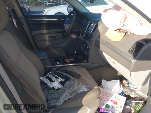 2009 Chrysler 300 с VIN 2C3LA43D49H568877, выставлен на аукционе IAAI как лот 41774772 с пробегом 147 014 миль миль и . История ставок и продаж доступна на DreamBid. Изображение 5.
