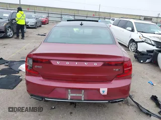 2018 Volvo S90 Momentum z VIN LVY982MK6JP034663, wystawiony jako IAAI lot #41555753 z przebiegiem 112 258 mil mil oraz . Historia ofert i sprzedaży dostępna na DreamBid. Obrazek 16.